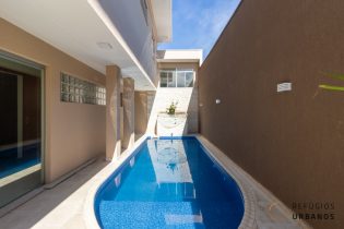 CASA COM 247 M² EM TERRENO DE 442M², 4 SUITES, PISCINA, SAUNA E CHURRASQUEIRA, EDICULA ESPAÇOSA COM SALÃO PARA ESCRITORIO - VILA ROMANA