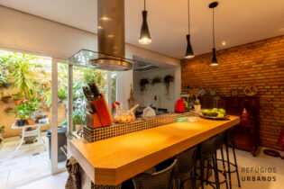 CASA COM 96M2 DE ÁREA ÚTIL E 156M2 NA VILA ROMANA