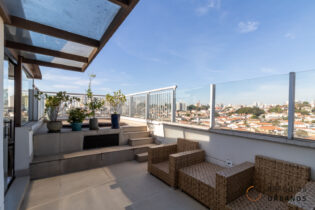 COBERTURA DUPLEX NA VILA IPOJUCA, COM 166 M², 2 QUARTOS (1 SUITE), COZINHA INTEGRADA, ÁREA ABERTA COM PISCINA E CHURRASQUEIRA E UMA SEGUNDA SALA SOCIAL