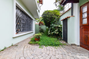 BROOKLIN VELHO, CASA COM 210 METROS, 3 DORMITÓRIOS SENDO 1 SUÍTE, JANELÃO, SALA 2 AMBIENTES, + 1 ANEXO, 3 VAGAS E JARDIM.