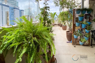 No Embaré, 165 m2, 1 quadra da praia, Garden com cara de quintal de casa, varanda gourmet, vista livre, 3 suítes, 2 vagas.