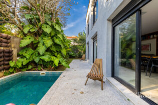 CASA PROJETADA PELO ARQUITETO FELIPE HESS, NO MELHOR TRECHO DO SUMARÉ, COM 330M², 3 GRANDES SUITES E UM QUARTO EXTRA NO PAVIMENTO INFERIOR.