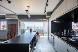 APARTAMENTO REFORMADO NO SUMARÉ COM 62M², COM SUÍTE, COZINHA INTEGRADA, 2 VAGAS, DEPÓSITO E VISTA PARA O PÔR DO SOL E A SERRA DA CANTAREIRA.