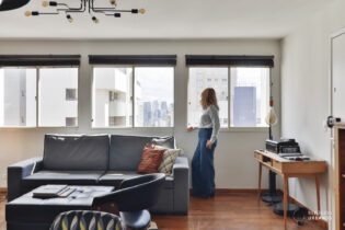 No miolinho querido do Brooklin Novo, um apê no 20º andar, que é um verdadeiro refúgio nas alturas.  Com 74,05m², 2 suítes, lavabo e 1 vaga.