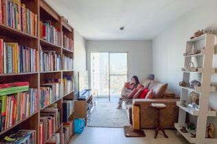 Apartamento à venda na Vila Ipojuca com 2 dormitórios, 67.55 m², andar alto e vista livre. Reforma parcial em 2024. Condomínio com lazer.