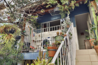 CASA EM VILA ABERTA
