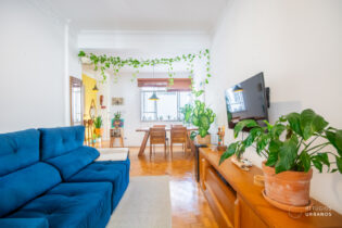 Apartamento de 129 m² à venda na Rua Fortunato, em Santa Cecília com planta versátil, dois quartos e reformadinha