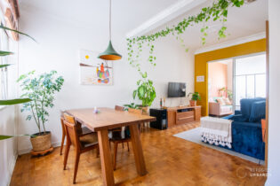 Apartamento de 129 m² à venda na Rua Fortunato, em Santa Cecília com planta versátil, dois quartos e reformadinha