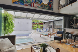CAMPO BELO, CASA EM CONDOMÍNIO, 325,05 M2. 2 SUÍTES, A TERCEIRA REVERSÍVEL. ÁREA EXTERNA CHARMOSA, COM PISCINA, JACUZZI E CHURRASQUEIRA.  MUITO SOL.   3 VAGAS.