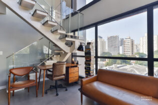 DUPLEX NA POMPEIA NO EDIFÍCIO TETRYS COM 50,23M² BEM DISTRIBUÍDOS ENTRE OS ANDARES, COM VARANDA ENSOLARADA E 1 VAGA DE GARAGEM