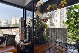 DUPLEX NA POMPEIA NO EDIFÍCIO TETRYS COM 50,23M² BEM DISTRIBUÍDOS ENTRE OS ANDARES, COM VARANDA ENSOLARADA E 1 VAGA DE GARAGEM