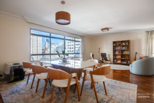 Apartamento de 233,78 metros quadrados de área útil no Paraíso, ampla sala, lavabo, 3 dormitórios e 2 vagas na garagem.