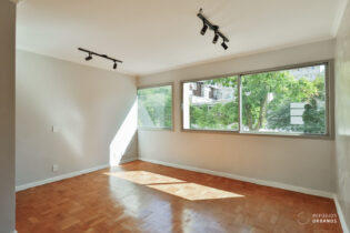 Apartamento de 85m², com 3 dormitórios, 2 banheiros, 1 vaga, sala 2 ambientes e janelões que iluminam tudo, no coração da Vila Olímpia.