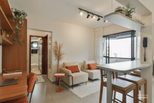 Apartamento de 44m², 1 dormitório, cozinha integrada, varanda e 2 vagas de garagem em prédio com lazer completo em Moema Pássaros.