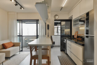 Apartamento de 44m², 1 dormitório, cozinha integrada, varanda e 2 vagas de garagem em prédio com lazer completo em Moema Pássaros.
