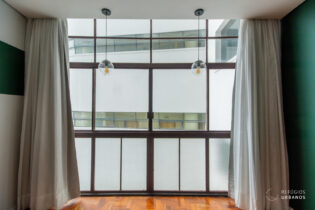 No icônico Edifício Copan, obra-prima de Oscar Niemeyer, este studio de 29m², recentemente reformado e pronto para morar, aguarda por você.