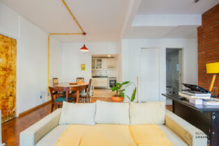 APARTAMENTO EM PREDINHO NA POMPÉIA COM 2 QUARTOS,SALA AMPLA E GARAGEM COM ACESSO EXCLUSIVO.IDEAL PARA QUEM PRECISA DE UM ESPAÇO DE PRODUÇÃO.