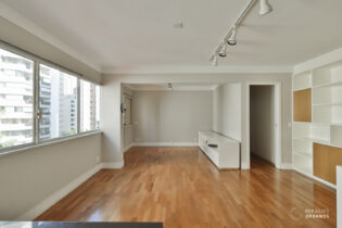 Apartamento de 74m², 1 dormitório, 2º reversível, living amplo com cozinha integrada, no melhor de Moema Pássaros.