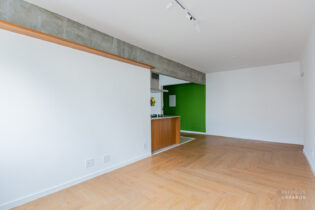 Apartamento reformado na Rua Aureliano Coutinho em Santa Cecília com 98 m², 2 dormitórios, 1 suíte e 1 vaga de garagem.