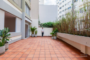 Este garden na Vila Buarque é um pedacinho de liberdade dentro da cidade. São 157m2, (102m2 área interna e 55m2 de área externa). Récem reformado com qualidade e carinho nos acabamentos.