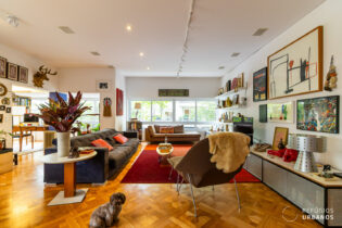 Apartamento de 189,64 m², sala ampla, janelões, com 3 quartos, sendo uma suíte com porta balcão e varanda, 1 vaga na Rua Maranhão em Higienópolis.