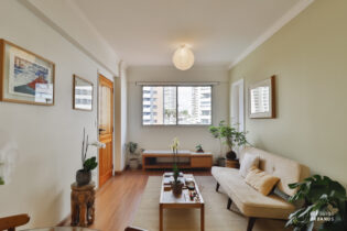 Alto da Lapa apê reformado e mobiliado com 58 m² à venda. Com 2 quartos, 2 banheiros, 1 vaga e lazer. Confira!