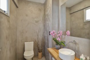 Alto da Lapa apê reformado e mobiliado com 58 m² à venda. Com 2 quartos, 2 banheiros, 1 vaga e lazer. Confira!