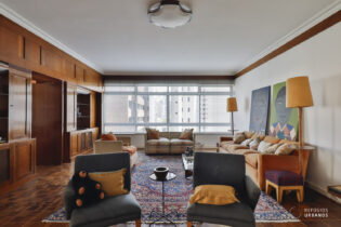 Apartamento de 275,65 metros quadrados de área útil no Jardim América, com 3 dormitórios e 2 vagas, em prédio charmoso construído em 1961.