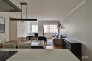 Na Vila Nova um apartamento de 2 dormitórios, mobiliado, em prédio com lazer completo para você chamar de lar