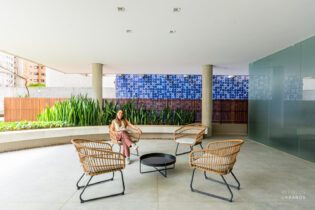 APARTAMENTO GARDEN NA POMPEIA COM 1 QUARTO, CLOSET, SALA E COZINHA SEMI-INTEGRADAS, VARANDA COM JACUZZI E 1 VAGA DE GARAGEM.