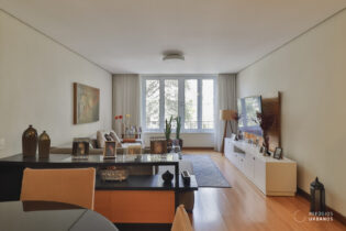 Na Rua França Pinto, um apartamento de 122m² que combina espaço, luz e conforto. São 3 quartos, sendo 2 suítes, sala ampla para dois ambientes, 3 banheiros e 1 vaga em prédio com lazer completo na Vila Mariana.