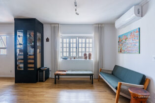 Cobertura na Vila Romana reformada com 2 quartos (suíte), área gourmet e piscina, em 122m². Lazer, portaria híbrida e 2 vagas de garagem.