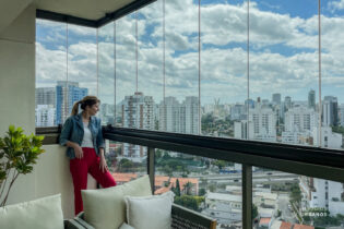 Apartamento espaçoso com muita luminosidade e vista livre nas alturas