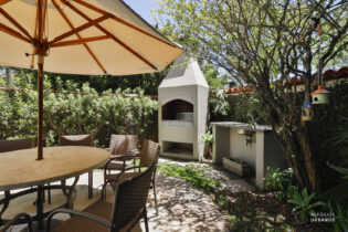 Casa no Butantã com 4 dorms, sendo 1 suíte, 209m² de área construída em terreno de 382m² ,muito verde, espaço, privacidade e tranquilidade.