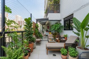 Apartamento garden na Vila Romana com 80,89 m², varanda ampla, vista verde para a praça e lazer completo. Um refúgio urbano com sol e charme.