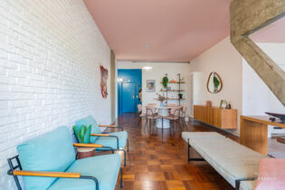 Apartamento reformado na Vila Buarque, São 92 m², 1 quarto sendo 1 suíte, cozinha , sala e uma generosa varanda.