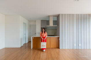 Apartamento em prédio assinado, com vista para a Paróquia - charmoso, iluminado e repleto de marcenaria sob medida na Vila Ipojuca.