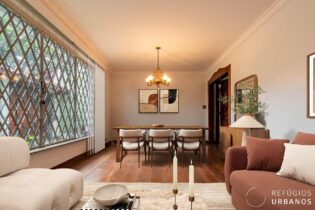 BROOKLIN VELHO, CASA COM 210 M², 3 DORMITÓRIOS (SENDO 1 SUÍTE), SALA COM 2 AMBIENTES E JANELÃO.  1 ANEXO, 3 VAGAS E JARDIM.