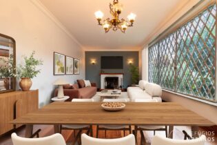 BROOKLIN VELHO, CASA COM 210 M², 3 DORMITÓRIOS (SENDO 1 SUÍTE), SALA COM 2 AMBIENTES E JANELÃO.  1 ANEXO, 3 VAGAS E JARDIM.