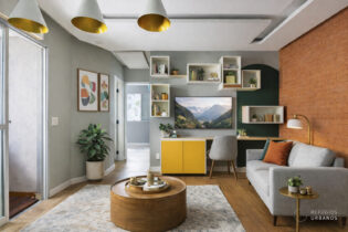 Apartamento compacto na Pompeia, reformado, com 2 dormitórios, varanda e vaga. Condomínio com lazer completo, ao lado do Hospital São Camilo.