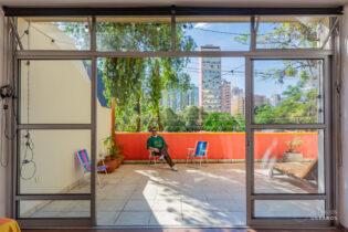 São 173m² de área total: 123 m2 interna e 50m2 de externa. Garden na Tupi é incrível, ensolarado, com possibilidade de uma reforma espetacular.