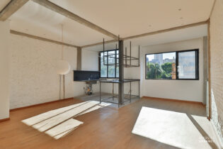 Apartamento reformado na Vila Buarque, solar. São 75 m², 1 quarto (suíte), lavado,  cozinha integrada e um cômodo independente para home office