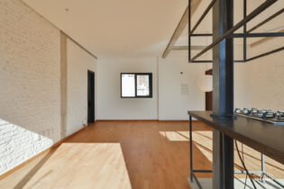 Apartamento reformado na Vila Buarque, solar. São 75 m², 1 quarto (suíte), lavado,  cozinha integrada e um cômodo independente para home office