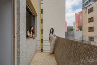 Apartamento amplo na Pompéia, com 142m², piso de taco, varanda e muita luz natural. Original e pronto para transformar no seu refúgio urbano.