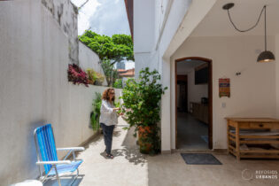 Localizada em uma das ruas mais desejadas da Vila Beatriz. Casa com 3 dormitórios sendo uma suíte com varanda, cozinha ampla, quintal com corredor lateral e 2 vagas.
