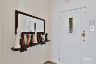 Apartamento de 178,56 m2 no Jardim Paulista, reforma vintage elegante, com 2 suítes, em andar alto com varanda e 2 vagas, em prédio Lindenberg mediterrâneo.