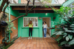 Sobrado charmoso à venda em pinheiros, com quintal e muito verde. Aquela típica casinha com elementos marcantes da década de 60.