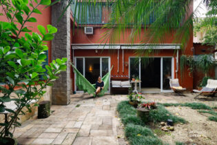 casa, Sumaré, 350m² de área, terreno de 620m², 4 quartos (1 suíte), 3 cômodos na edícula, piscina, jardim, 4 vagas a menos de 700m do metrô