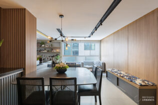 Apartamento de 127,96 metros quadrados de área útil no Jardim Paulista, todo reformado com ambientes integrados, com 3 dormitórios e 1 vaga de garagem.