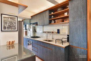 Apartamento reformado, 2 dormitórios, 1 suíte, 2 banheiros, 2 vagas de garagem, varanda e lazer completo na Vila Clementino